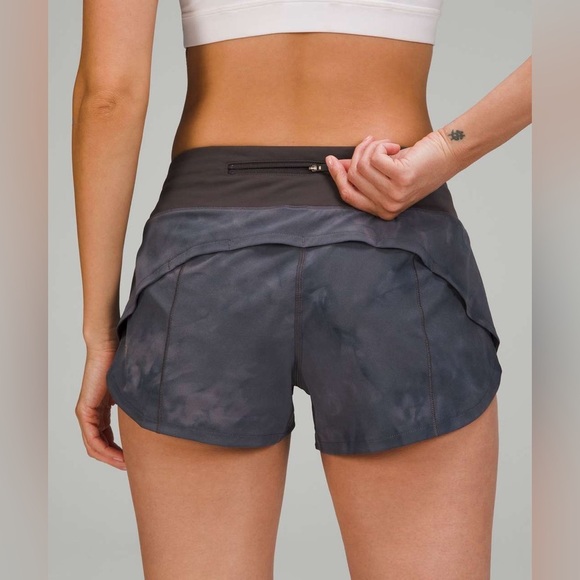 A Lululemon 🍋 Speed Up Low-Rise Lined Short 2.5" - Picture 2 of 5
